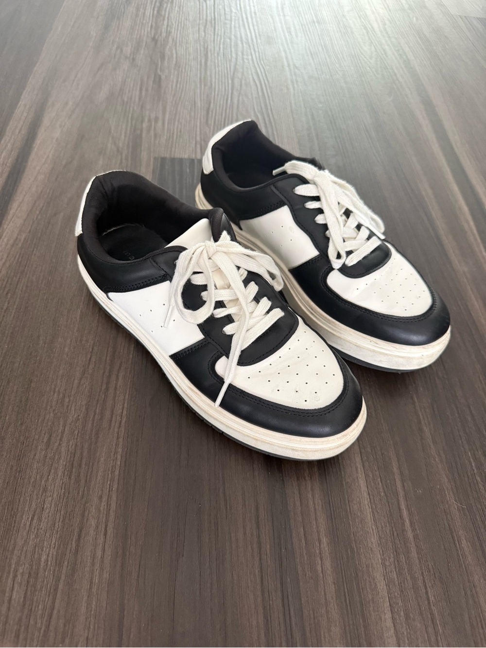 Madden Girl Black and White Low-Top Sneakers